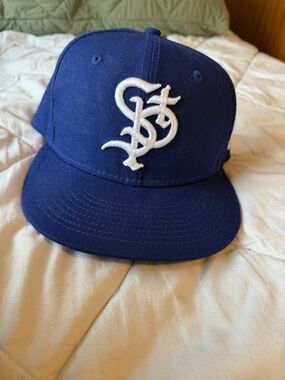 Blue Embroidered Logo Snapback Hat - Unbranded